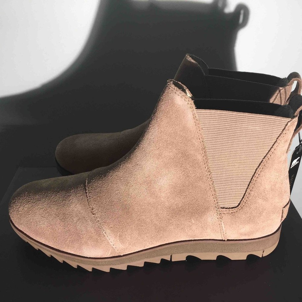 Sorel Harlow Chelsea ankle boot NEW 9